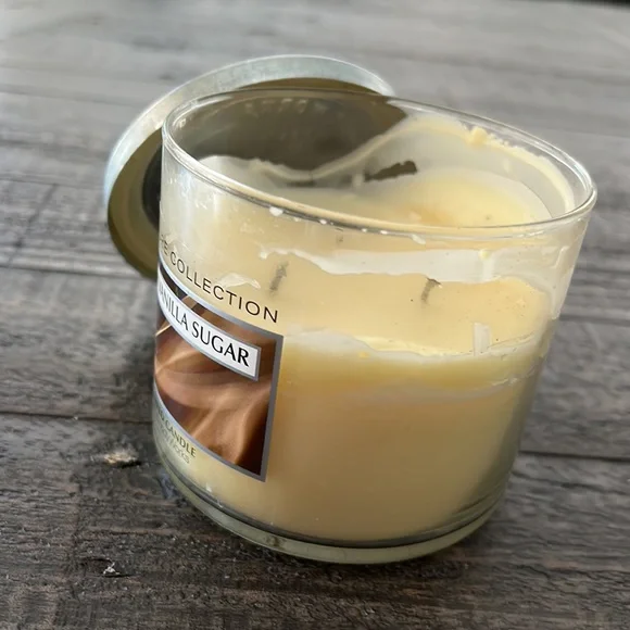 BATH & BODY WORKS WARM VANILLA SUGAR 3 WICK CANDLE. Bundle2Save - Picture 2 of 3